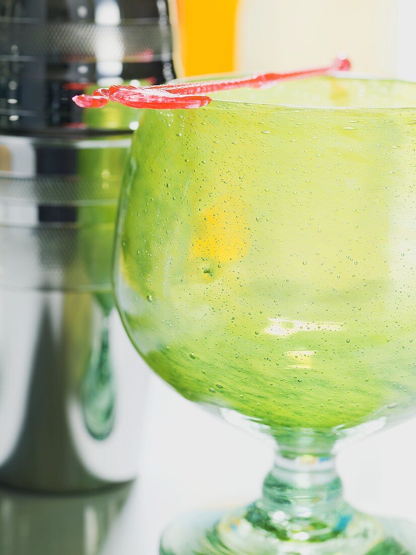Grünes Cocktailglas