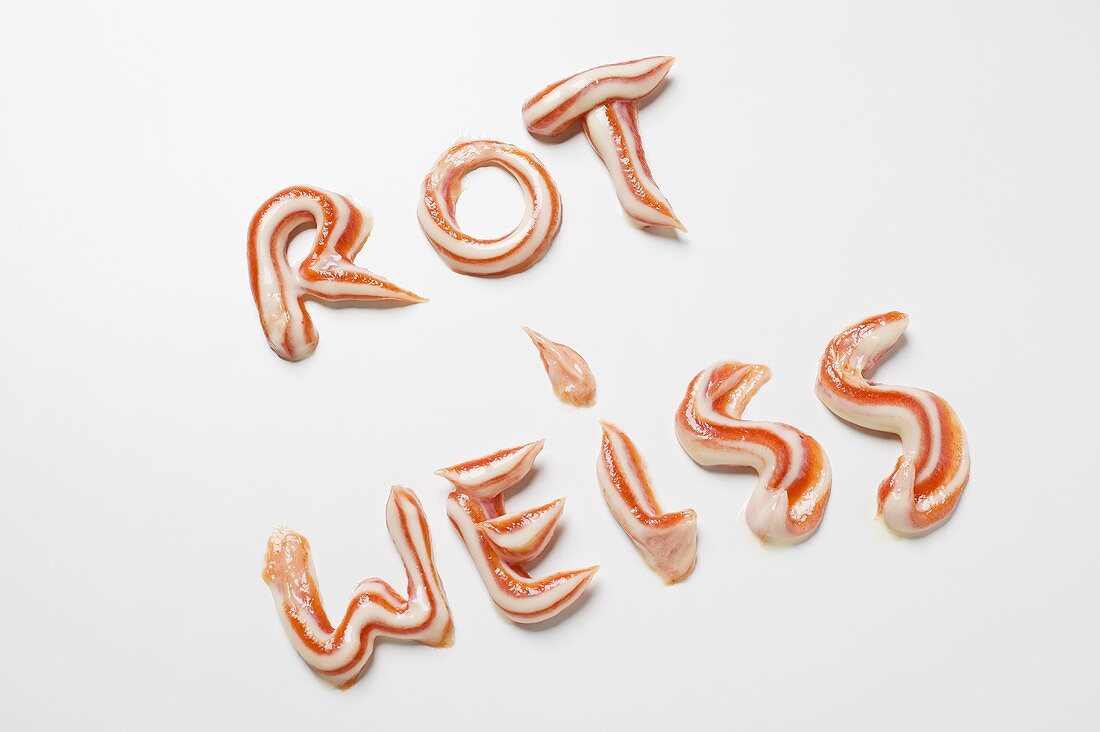 The words ROT WEISS (red & white) in ketchup & mayonnaise
