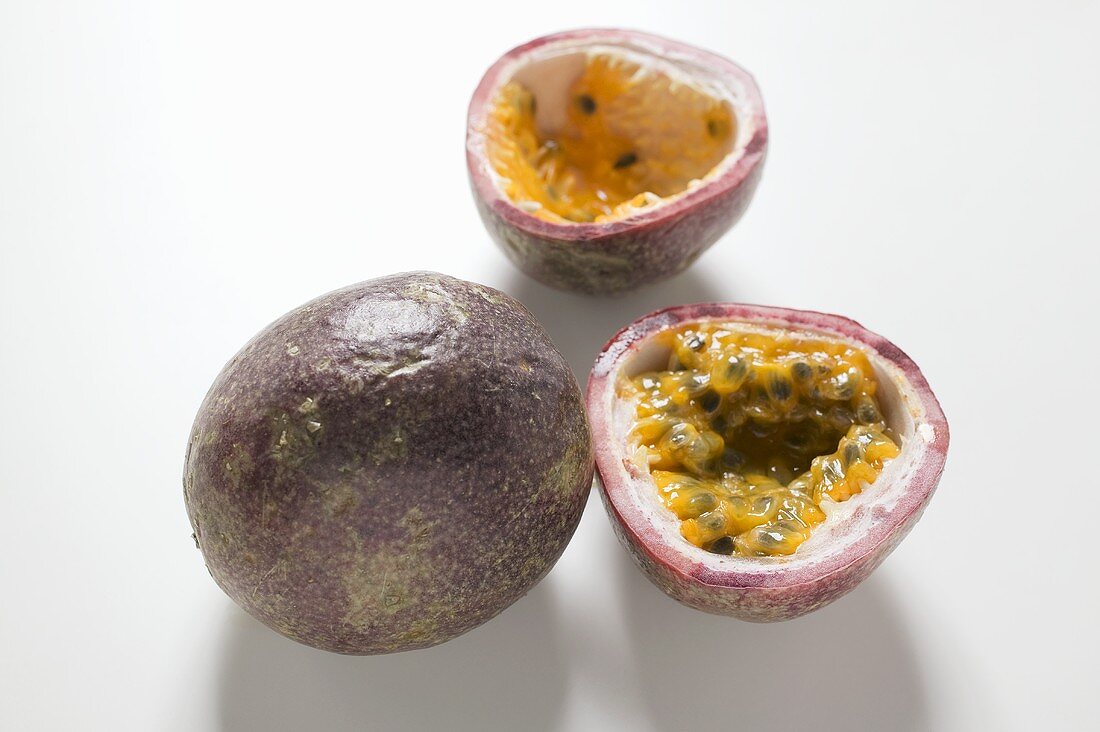 Purple passion fruits, whole and halved