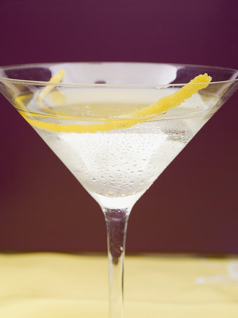 Martini mit Zitronenzeste