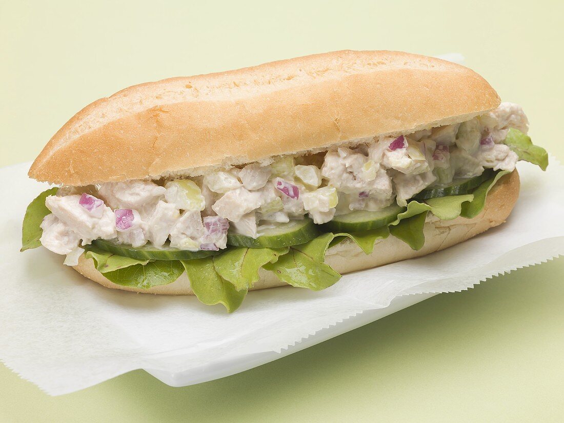 Sub-Sandwich mit Hähnchensalat