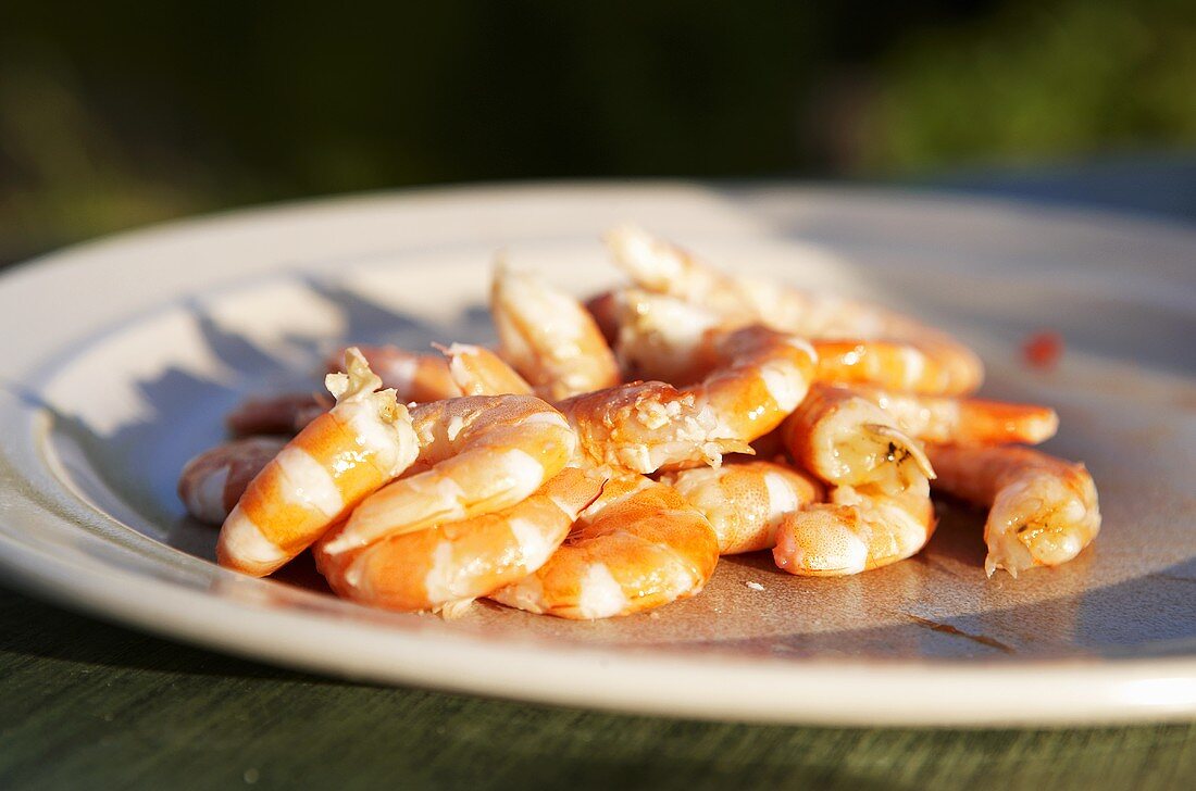 Peeled prawns on plate