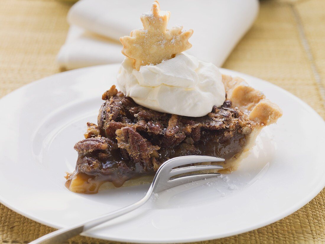 Stück Pecanpie mit Sahne