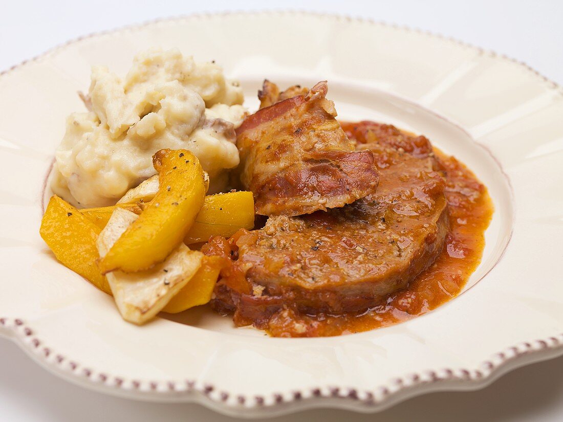 Hackbraten im Speckmantel mit Kartoffelpüree