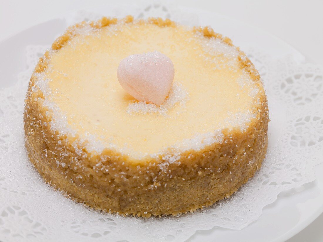 Small cheesecake with sugar heart