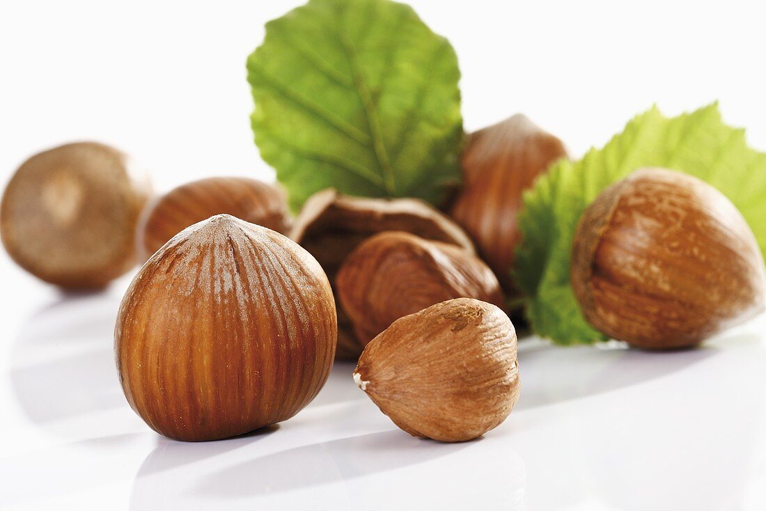 Hazelnuts with leaves (close-up)