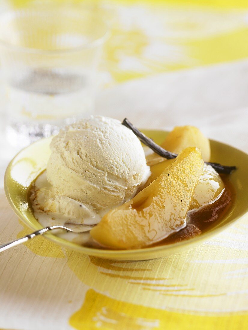 Vanilla ice cream with pears and caramel sauce