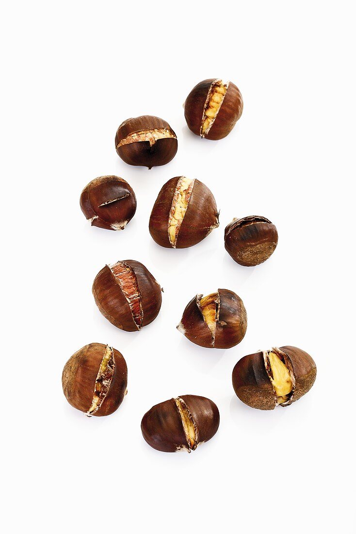 Sweet chestnuts, roasted (overhead view)