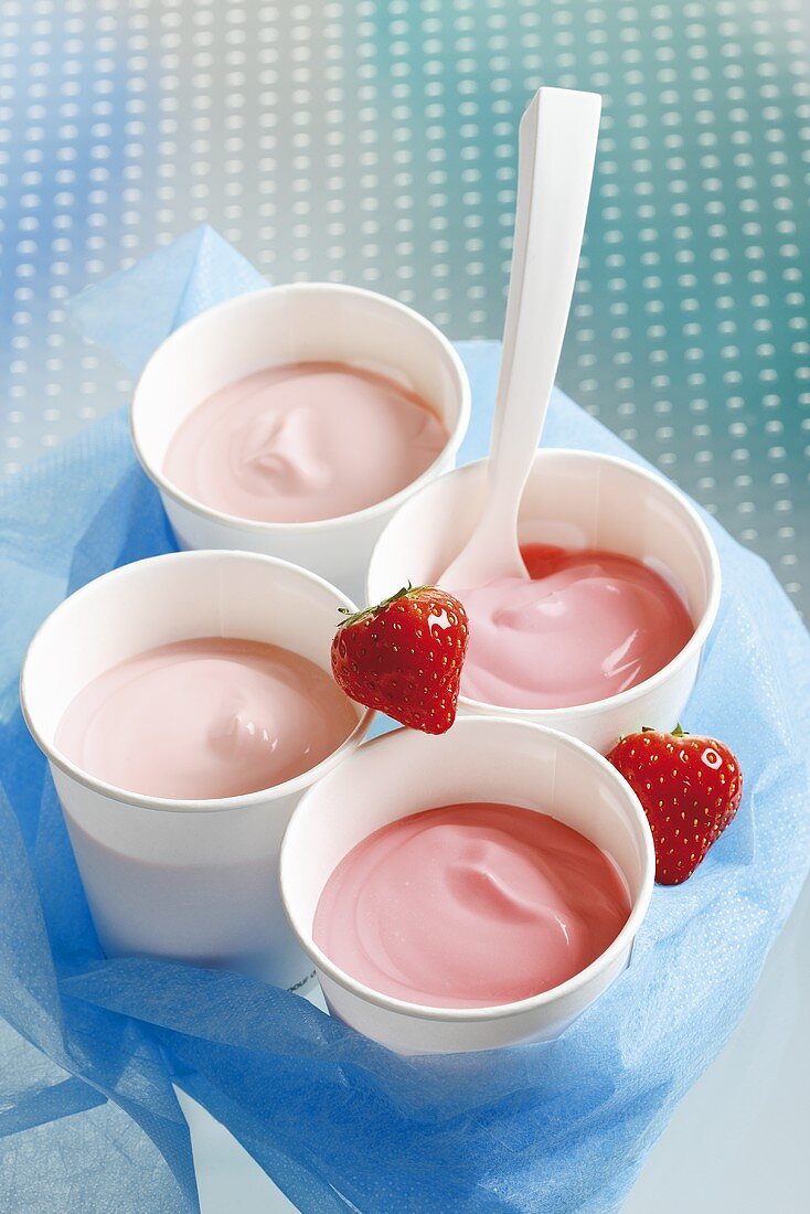 Strawberry yoghurt in four pots
