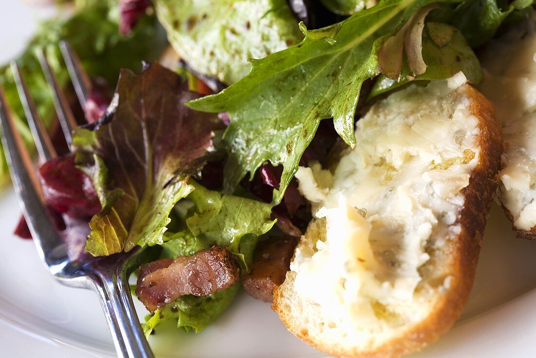Gorgonzola Crostini with Baby Green Salad