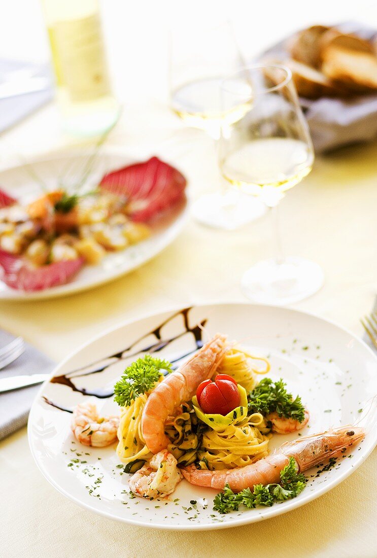 Tagliatelle mit Garnelen und Zucchini