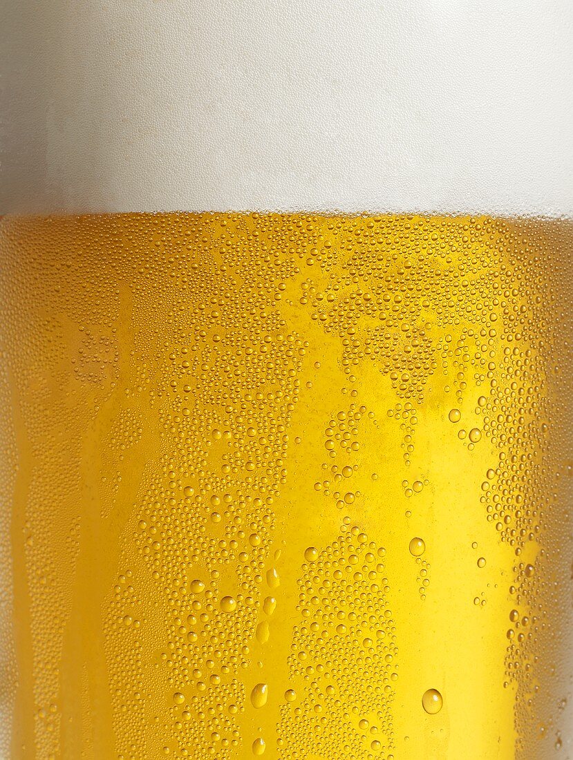 Bierglas mit Wassertropfen (Close Up)