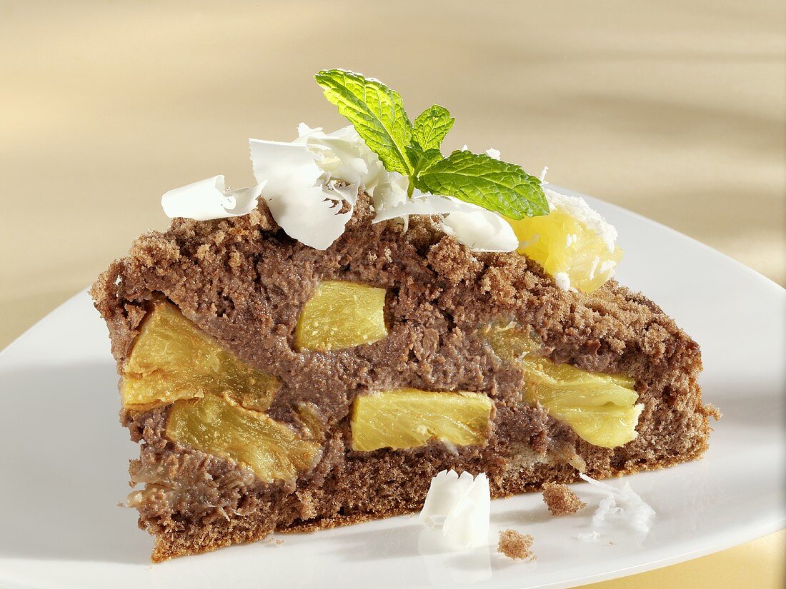 Ein Stück Ananas-Kuppeltorte