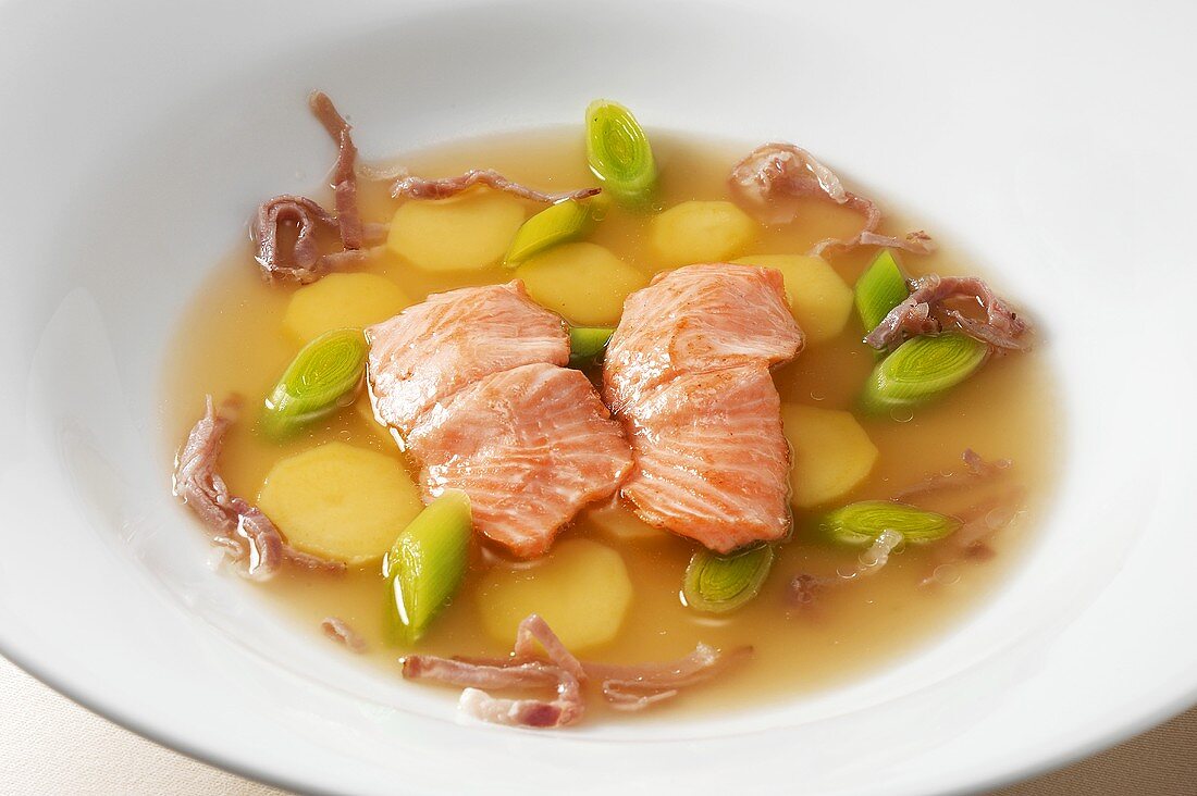 Soup with trout fillet, potatoes and leeks