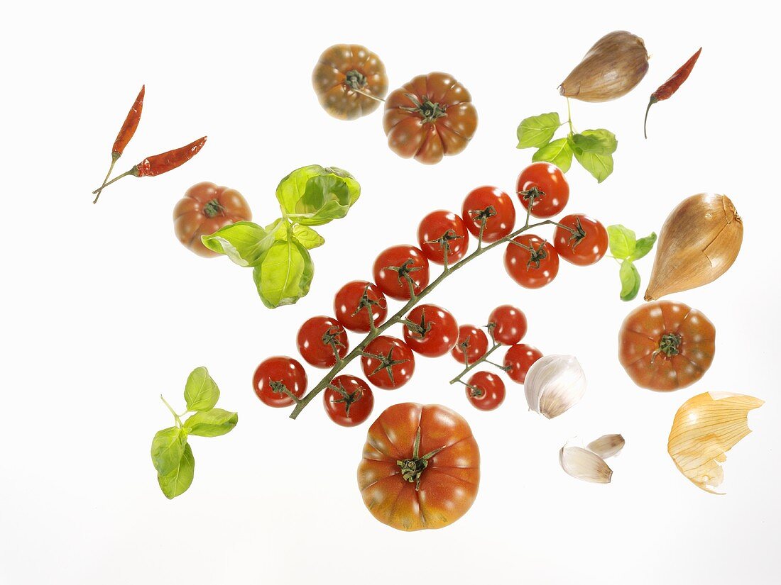 Tomaten, Basilikum, Schalotten, Knoblauch, Chilischoten