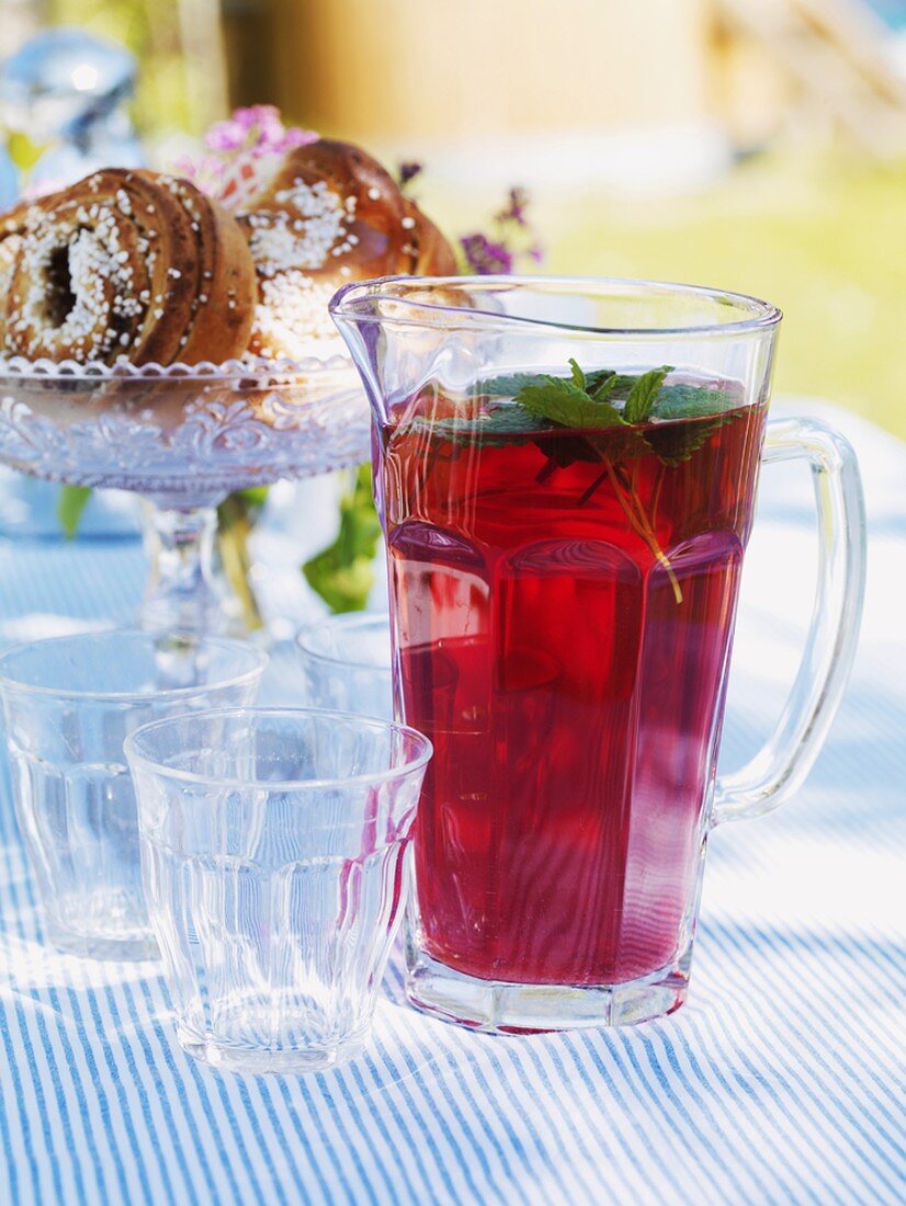 Lemonade and cinnamon buns