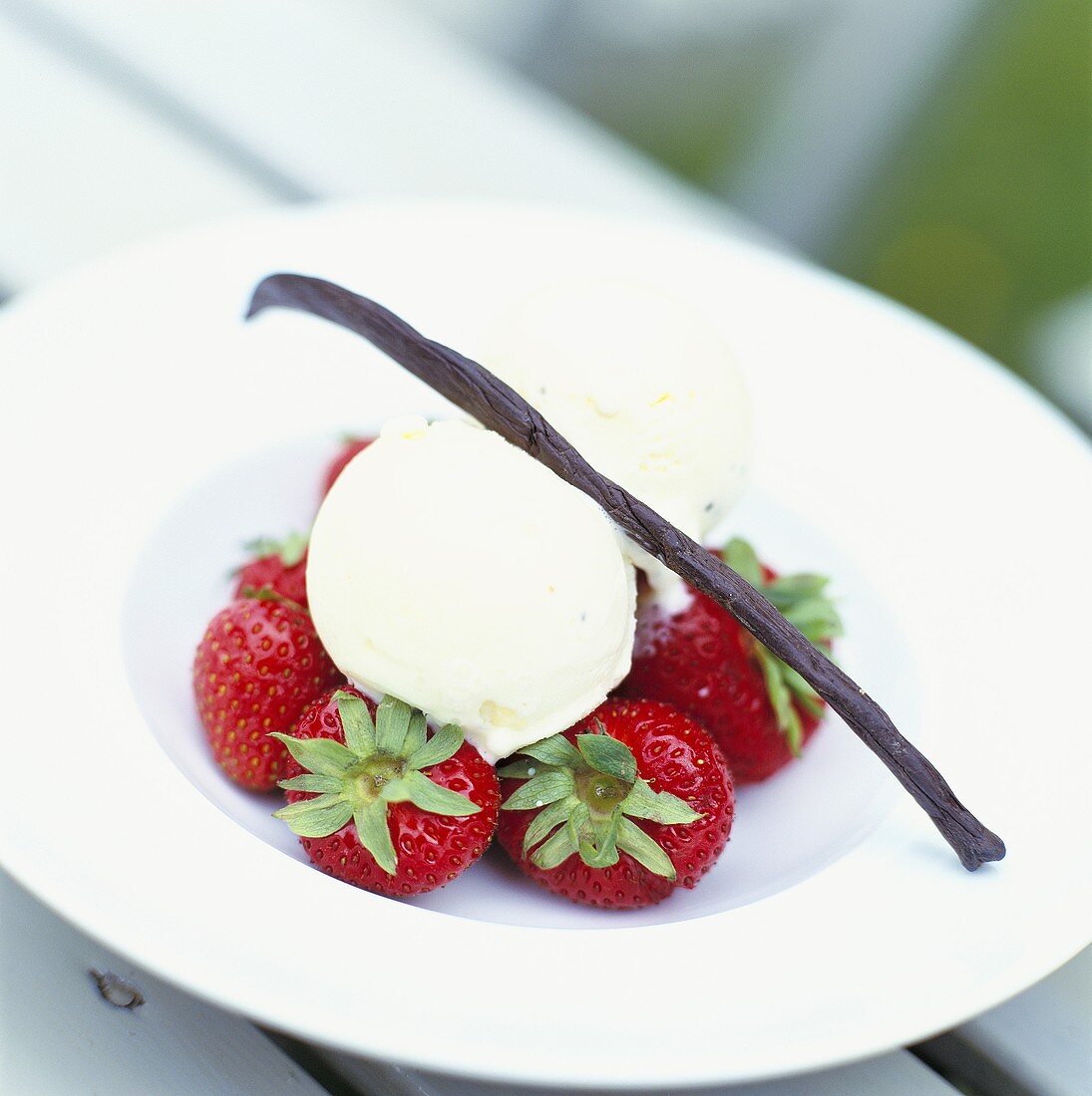 Fresh strawberries with vanilla ice cream and vanilla pod