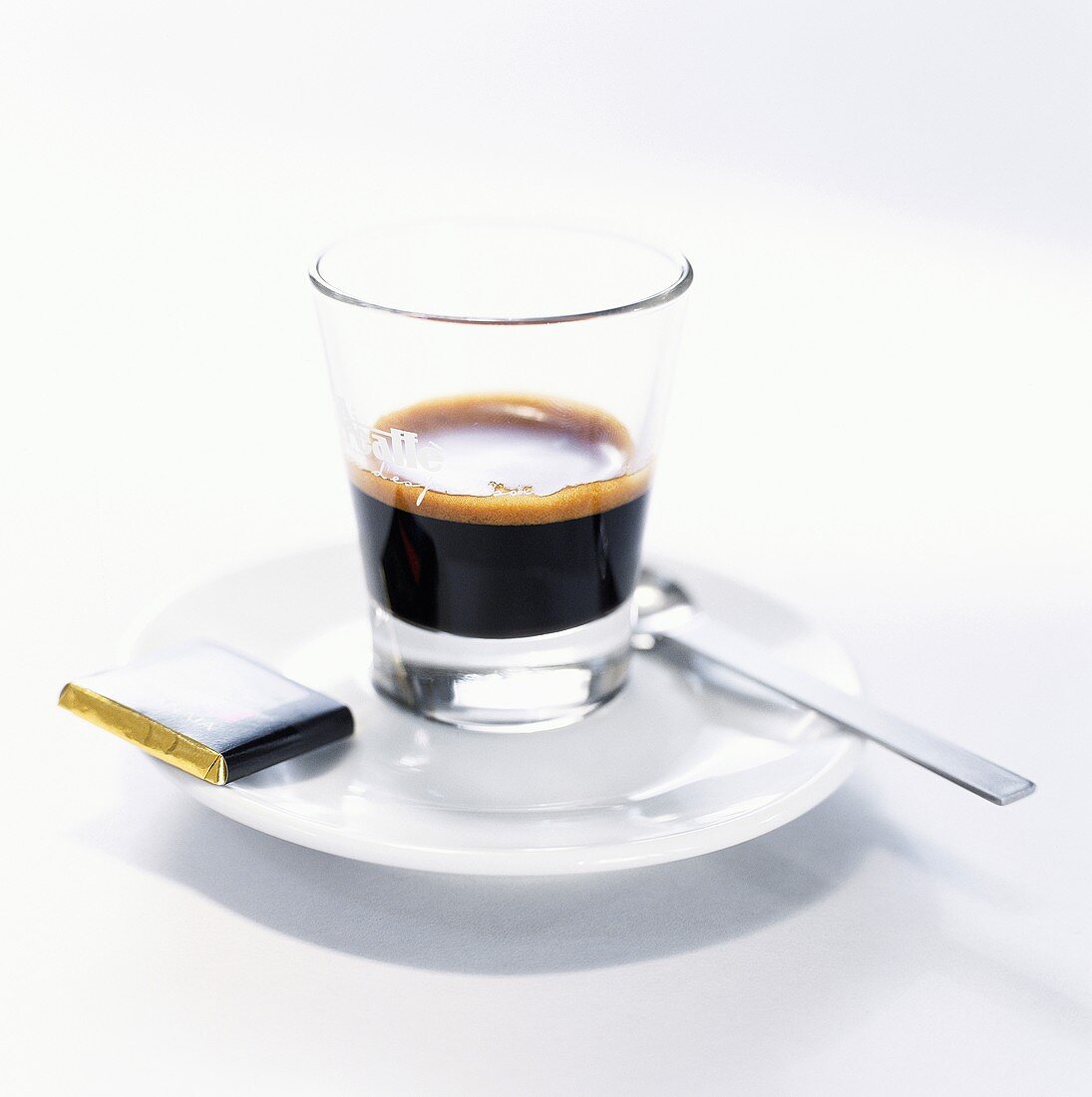 Espresso im Glas serviert