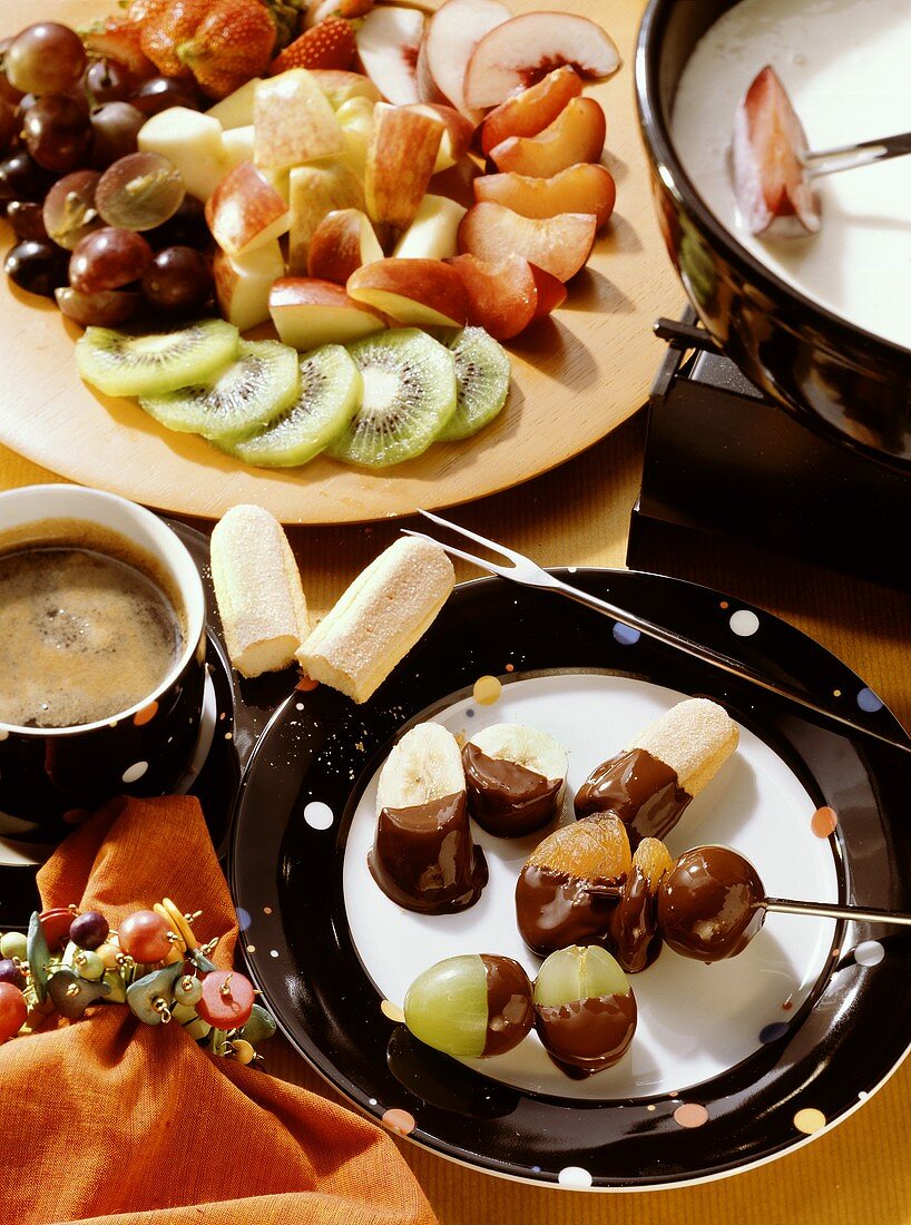 Chocolate Fondue & Yogurt Fondue