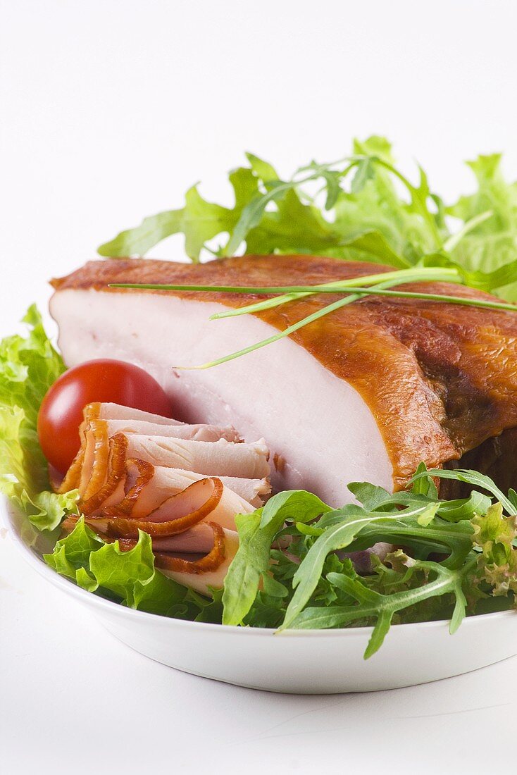 Ham, partly sliced, with green salad