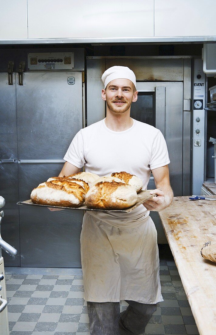 Bäcker in einer schwedischen Bäckerei