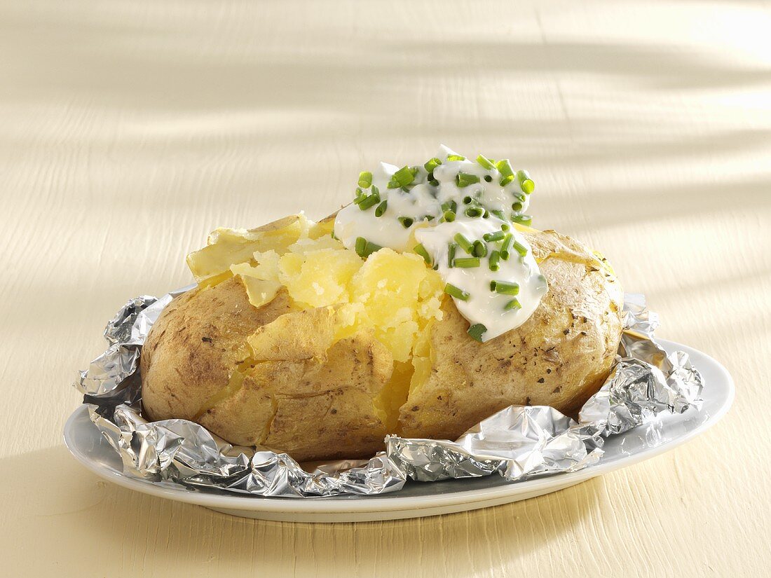 Baked potato with quark and chives