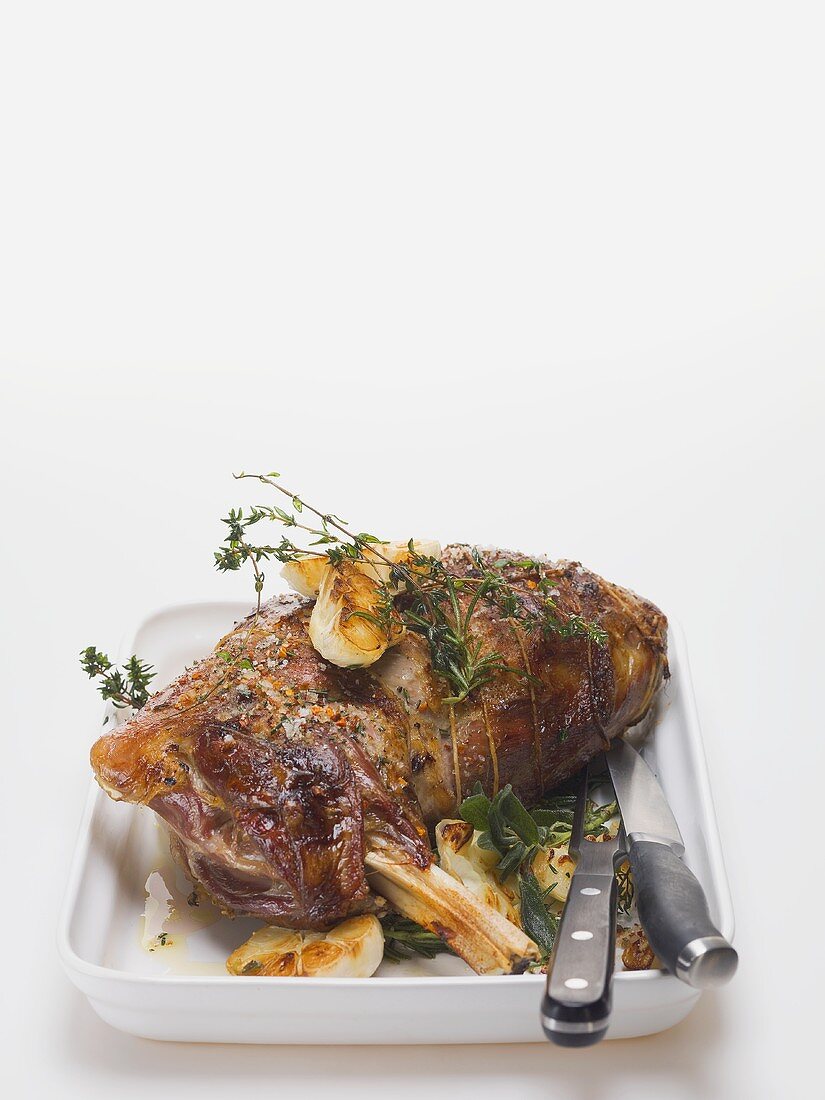 Lamb shank with garlic and thyme