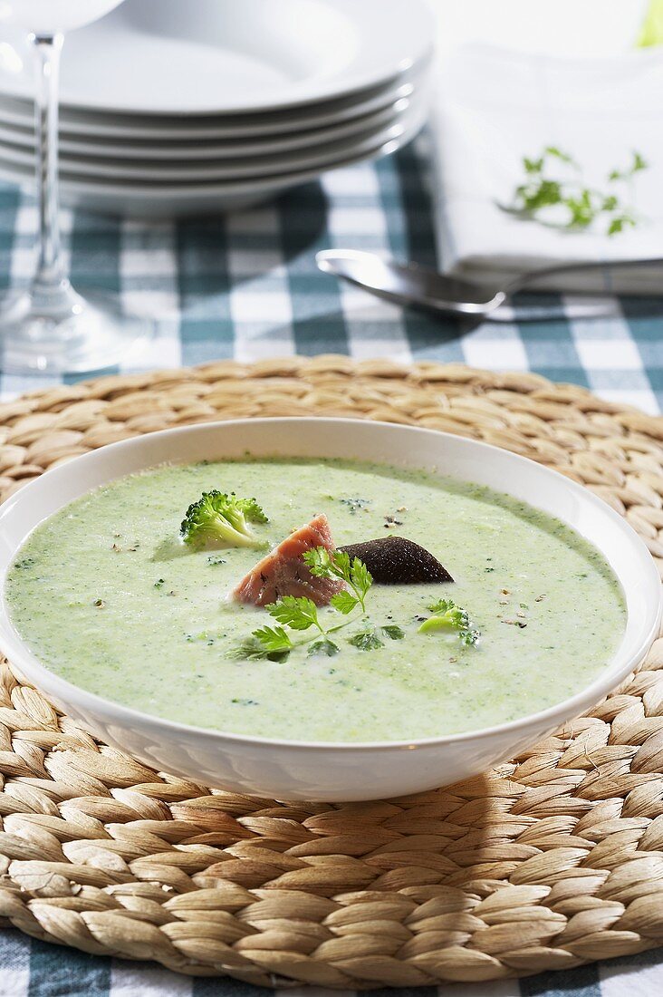 Broccoli soup with smoked fish