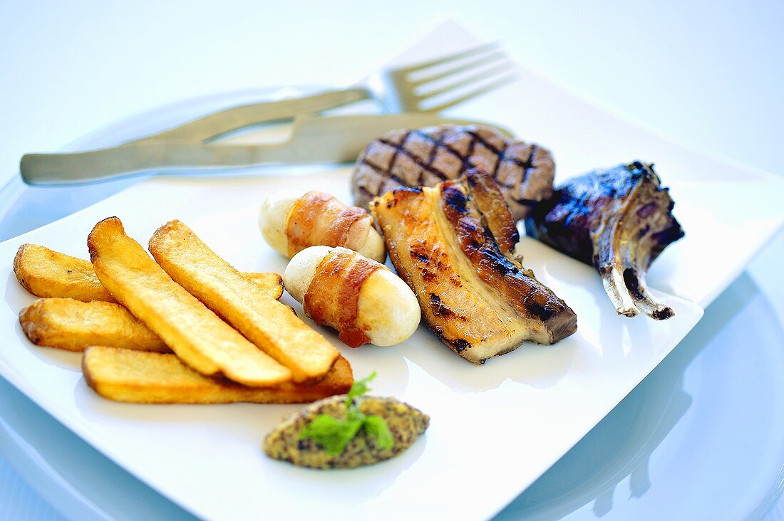 Mixed grill with chips and mustard