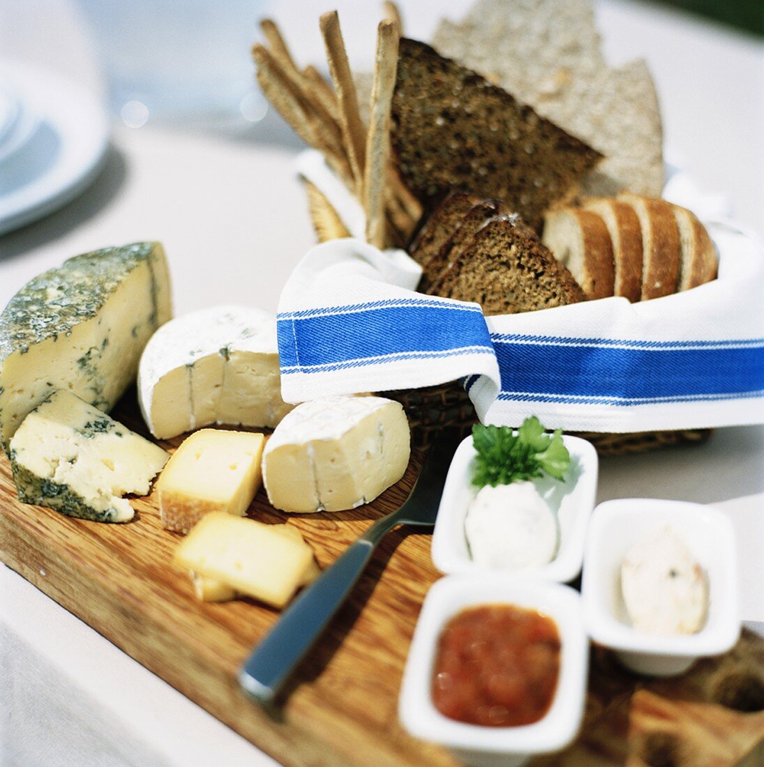 Käseplatte und Brot