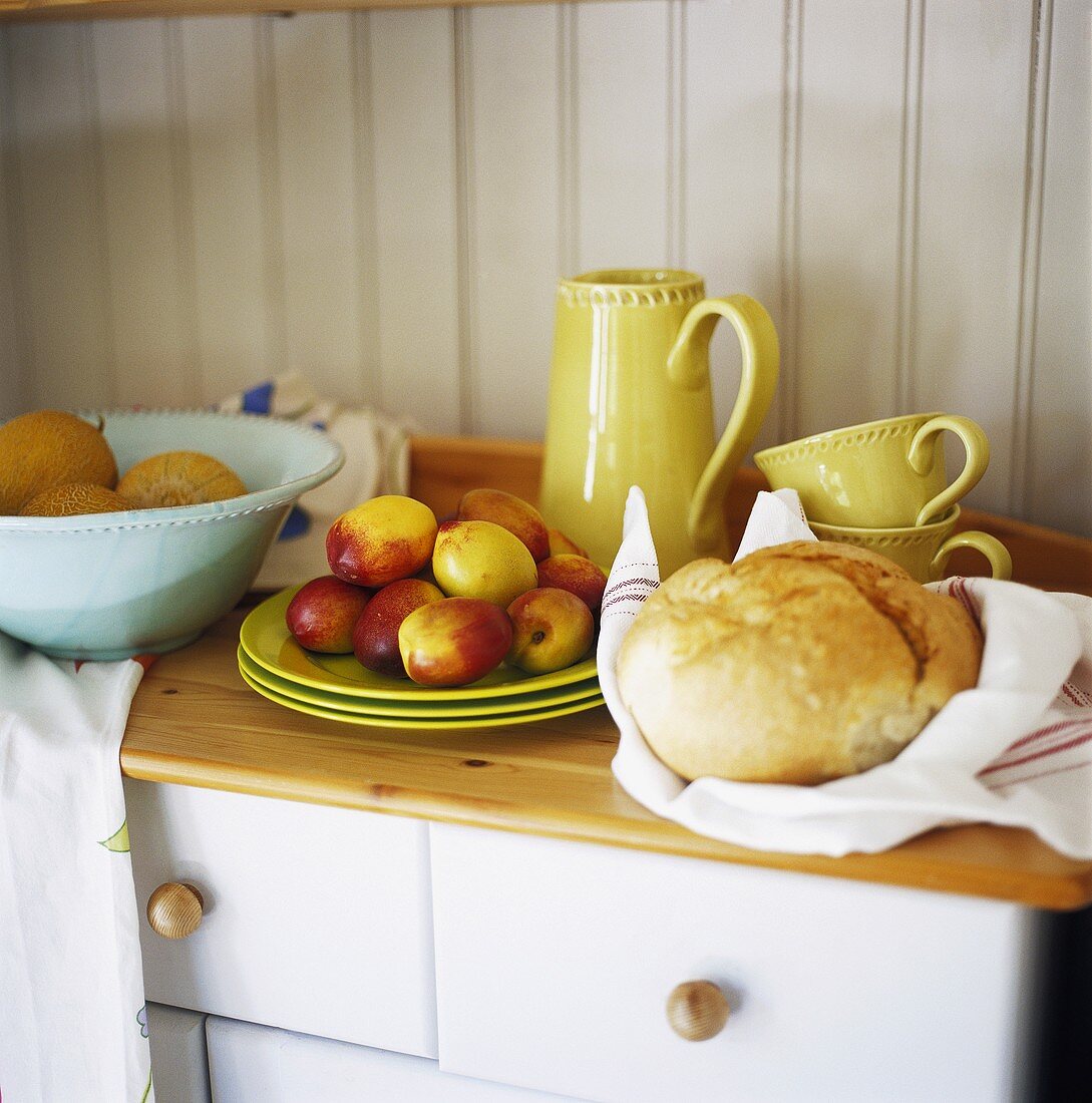 Bread and apples on kitchen cabinet