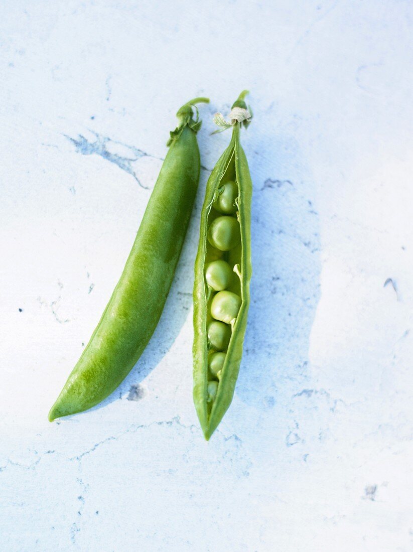 Two pea pods, one opened