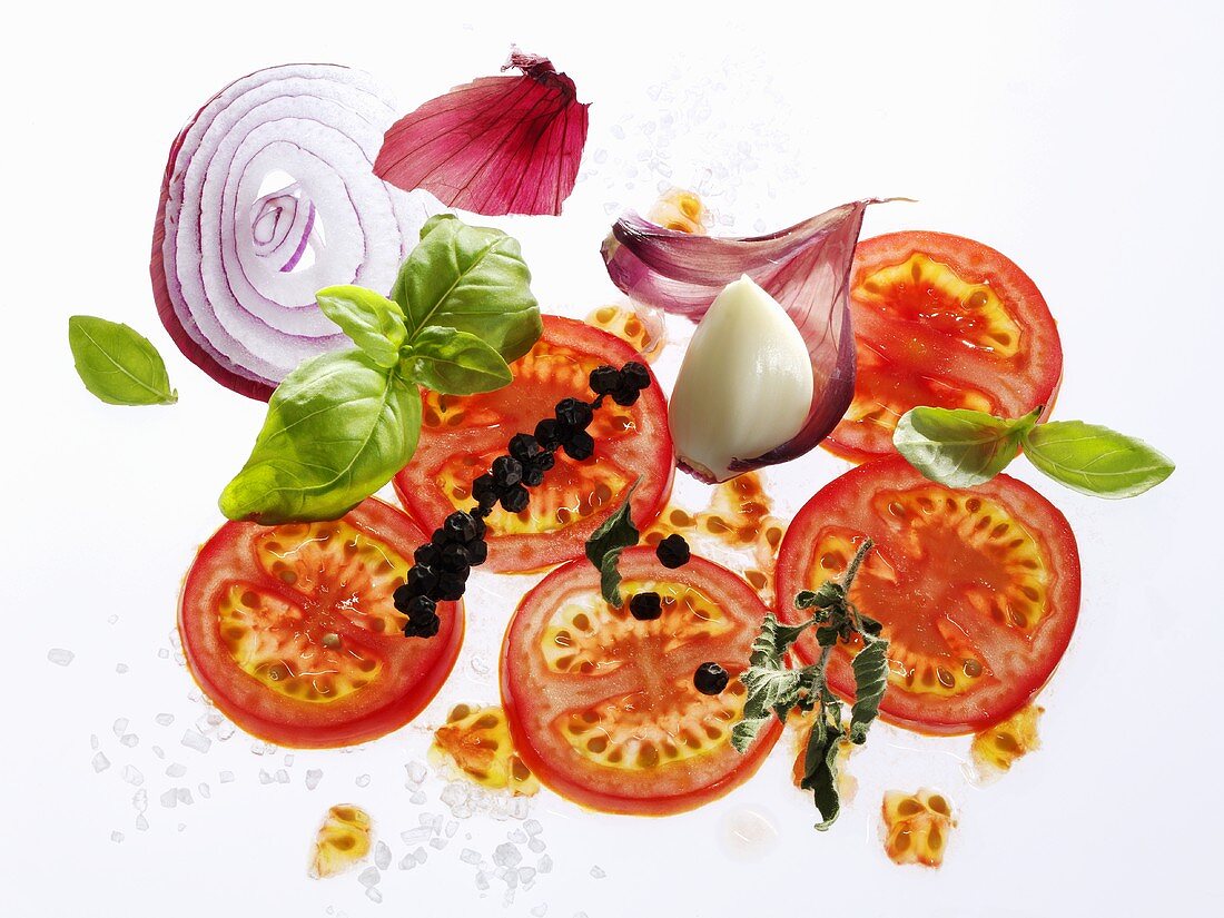 Tomaten, Kräuter, Pfeffer, Knoblauch und Zwiebel