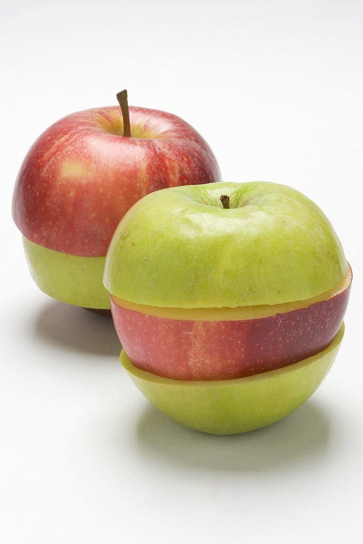 Apples composed of slices of Gala and Granny Smith apples