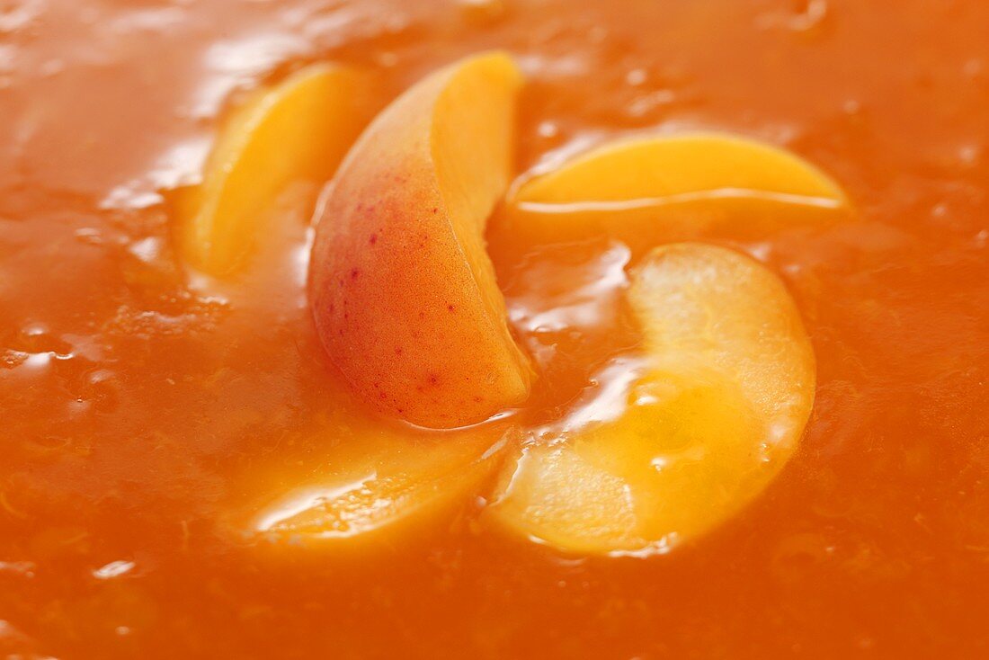 Apricot wedges in apricot puree (close-up)