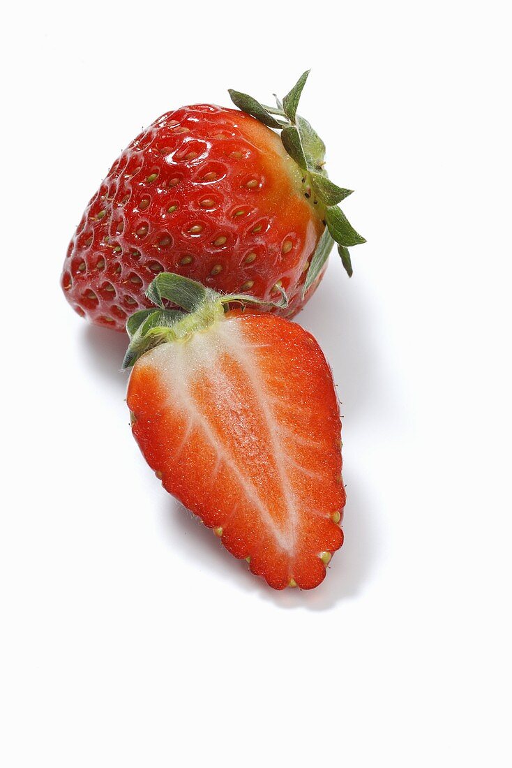 Erdbeere und Erdbeerenhälfte