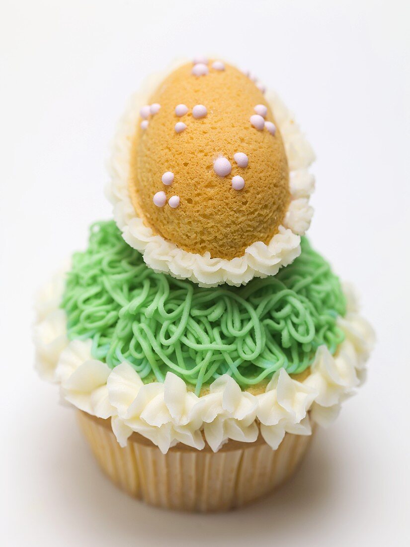 Cupcake and baked Easter egg