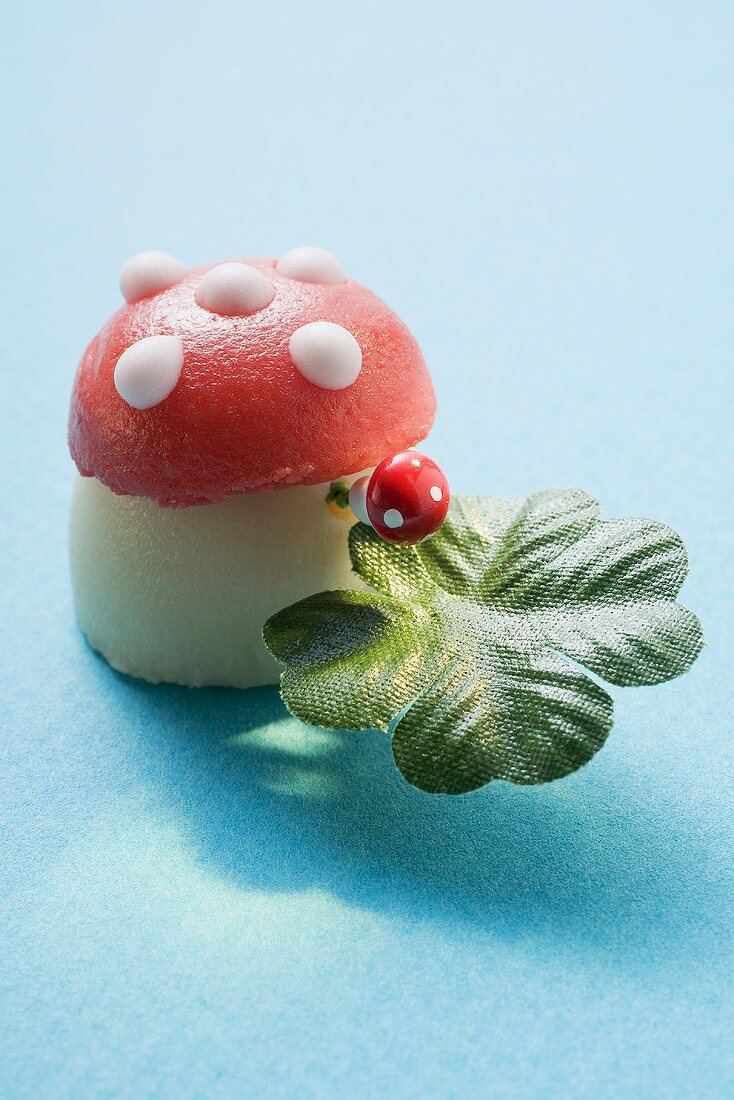 Marzipan fly agaric with four-leaf clover