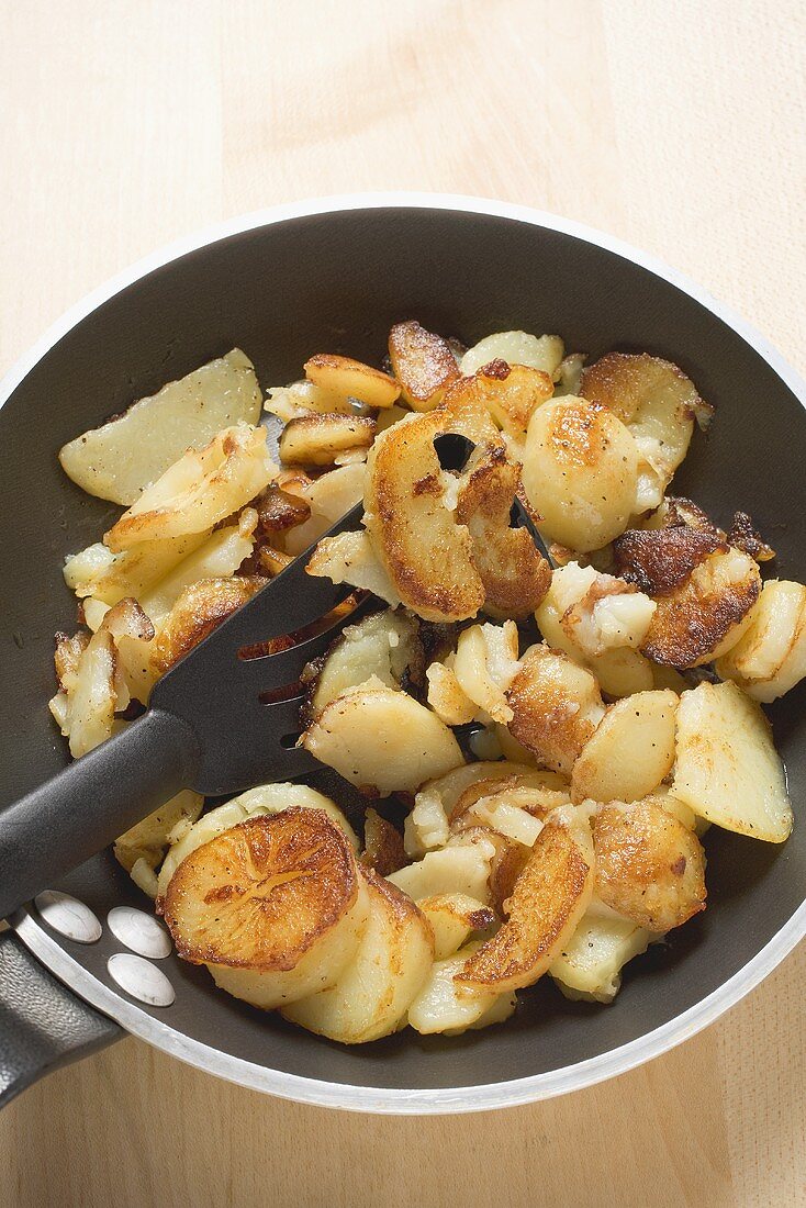 Fried potatoes in frying pan