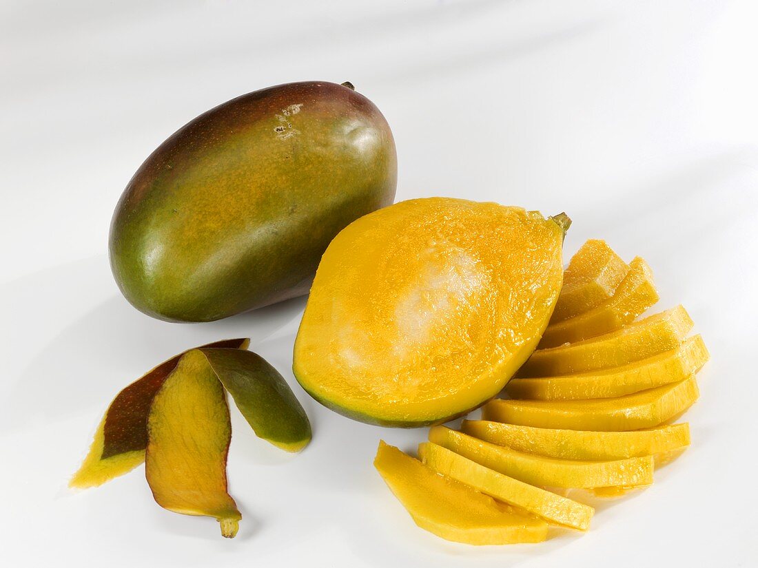 Mangoes, whole, halved and sliced