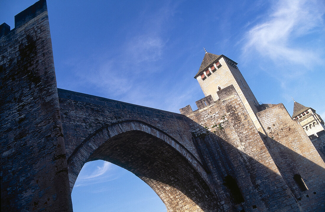 Festung und Brücke Pont Valentre in Cahors im Südwesten Frankreichs