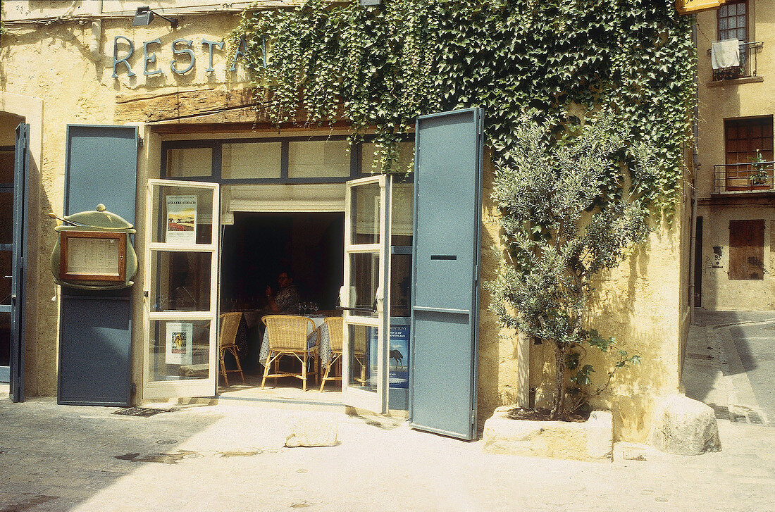 Chez Feraud in summer, Aix-en-Provence, France