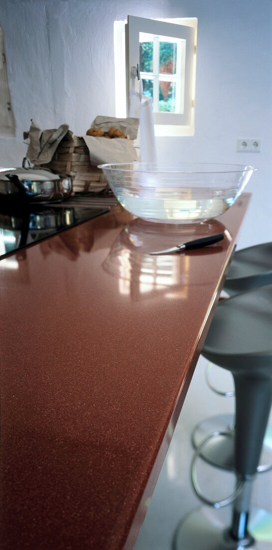 Kitchen with glossy working surface of crystallite