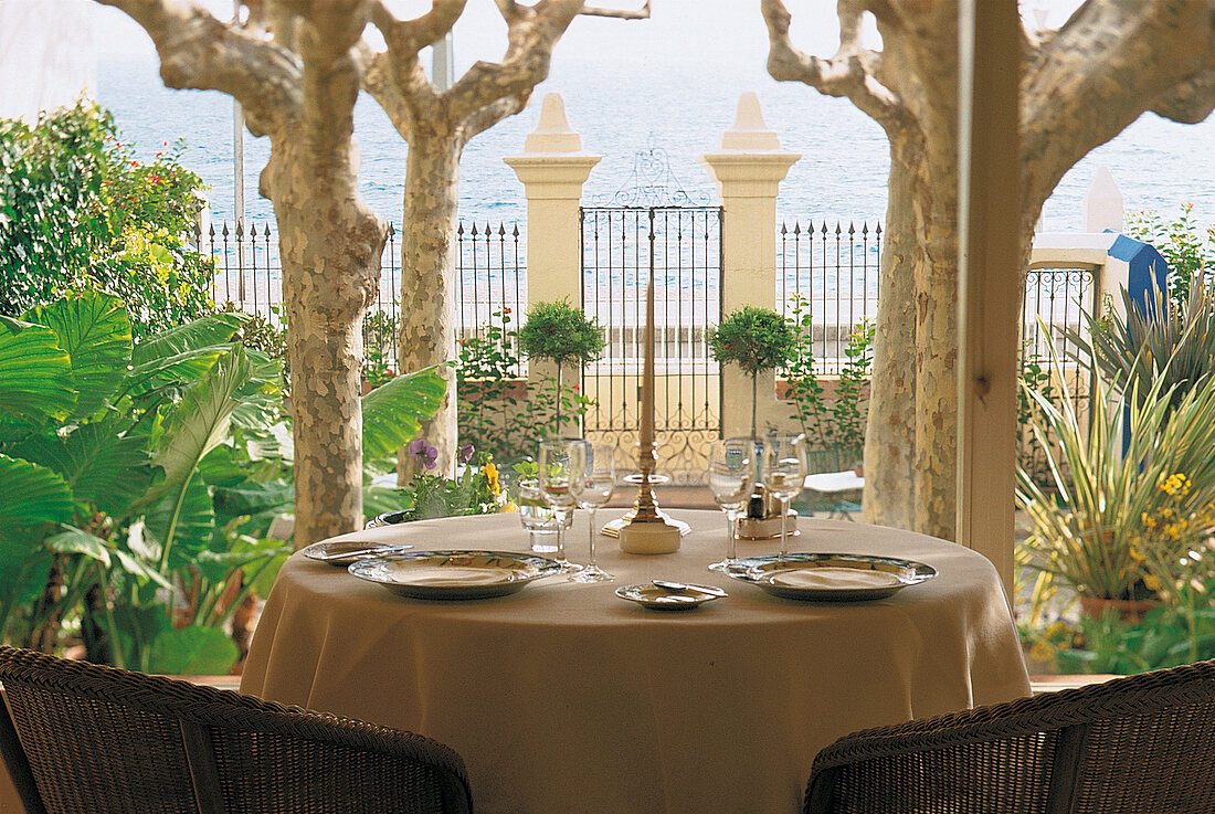 Das Restaurant "Sant Pau": Meerblick und ein gedeckter Tisch
