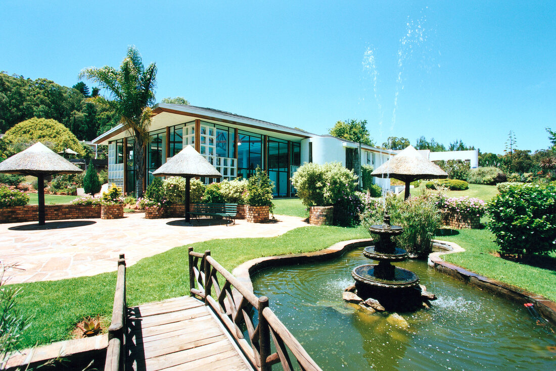 Idyllischer Garten der Hydro-Farm bei Stellenbosch, Südafrika