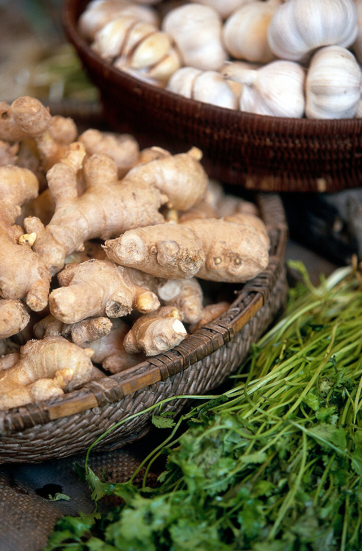 Close-up of ginger and garlic bulb in baskets