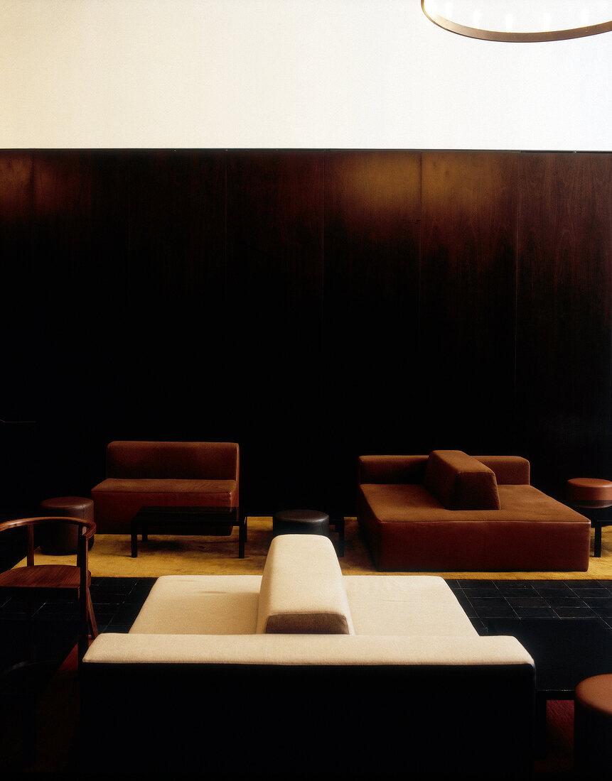 Sitzplotze in designer lounge of Bryant Park Hotel, New York, United States
