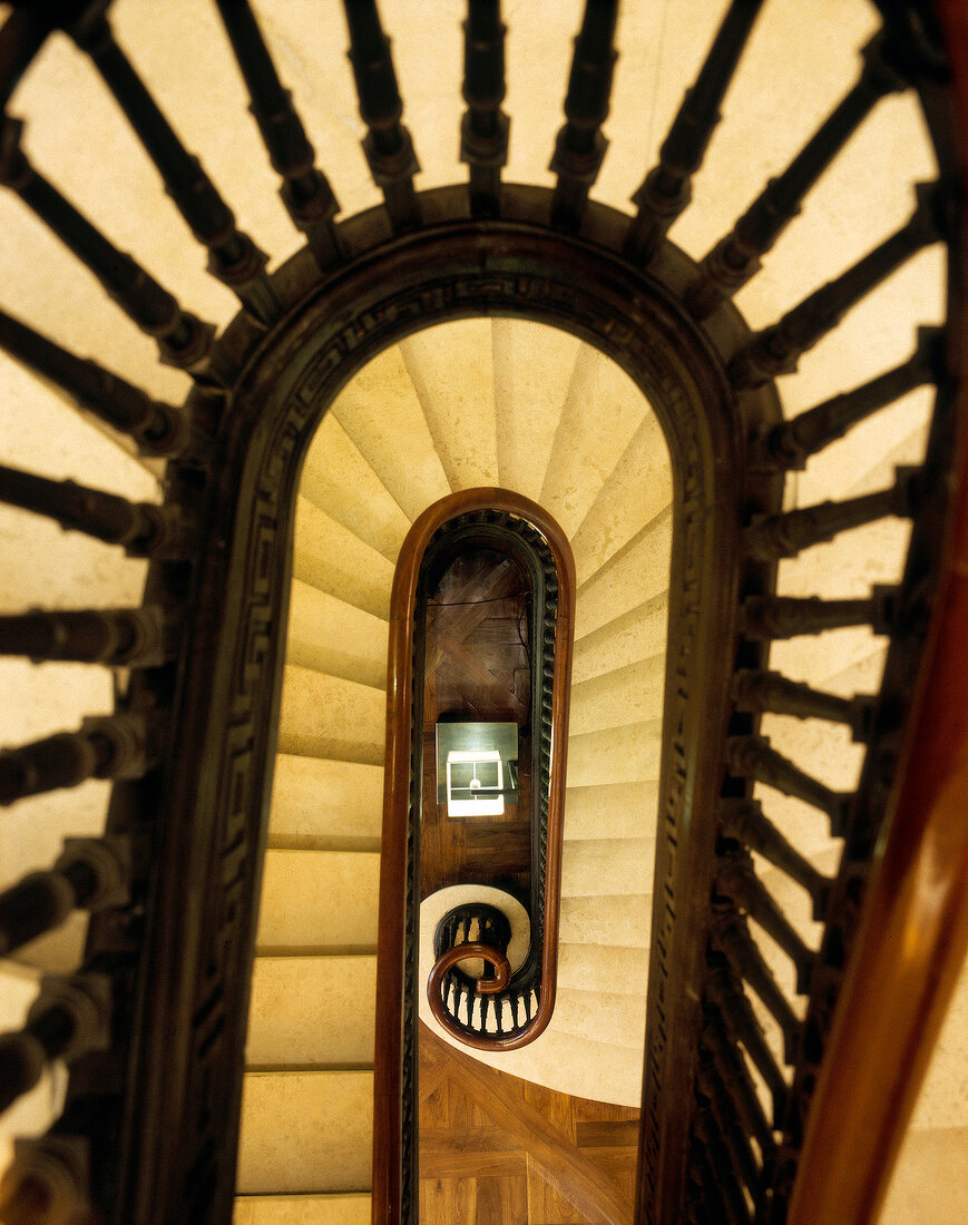 Blick in das Designer-Treppenhaus im Dylan Hotel, New York