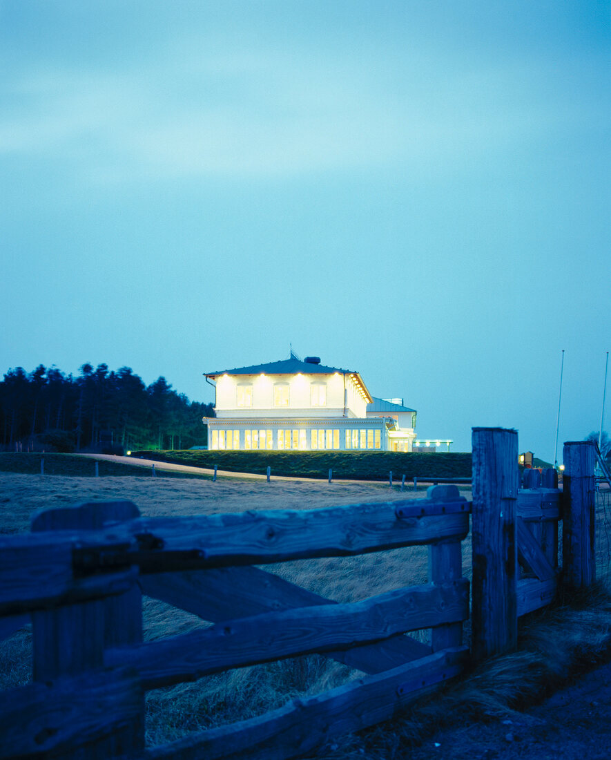 Sylt, Blick über das Watt auf das Restaurant "Fährhaus"