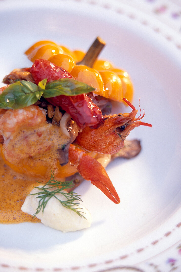 Close-up of shrimp with peppers and dried tomatoes on plate